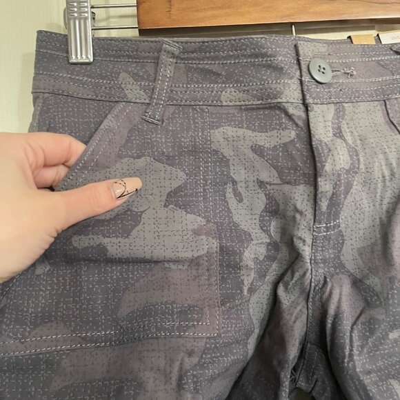 PrAna Womens NWT Gravel Camo Gray Mid Lightweight Stretch Olivia Shorts Sz 4 - Picture 7 of 10